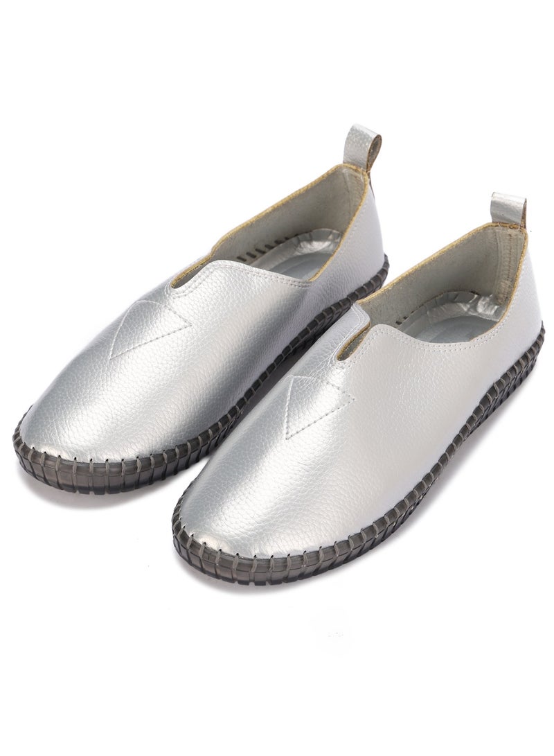 حذاء نسائي جلد مريح بكعب مسطح وتصميم عملي بدون أربطة - Image 2