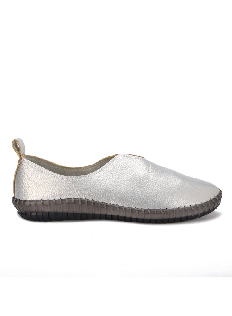 حذاء نسائي جلد مريح بكعب مسطح وتصميم عملي بدون أربطة - Image 3