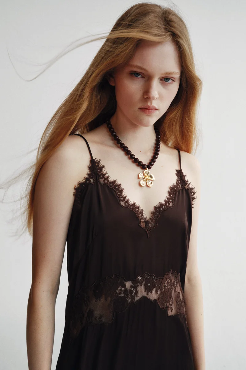Beaded pendant necklace