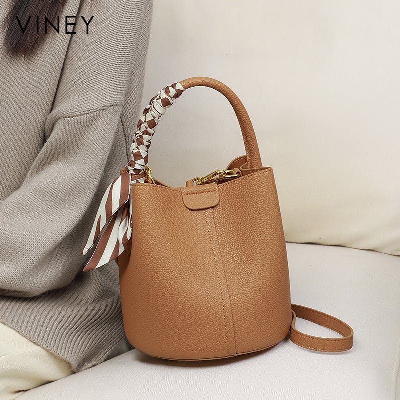 Small Bucket Bag Women'S High-Grade Bag 2023 New Niche Vegetable Basket Women'S Bag Super Popular Portable Messenger Bag Summer - Image 3