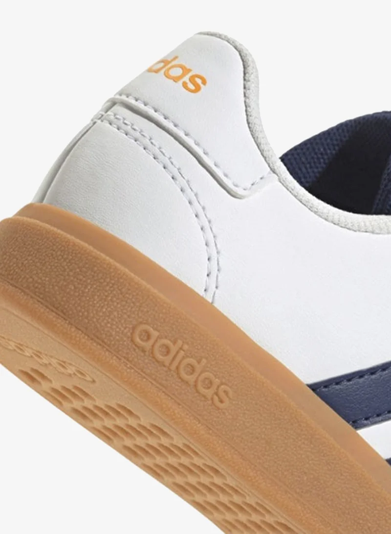 adidas حذاء جراند كورت . للأطفال للجنسين