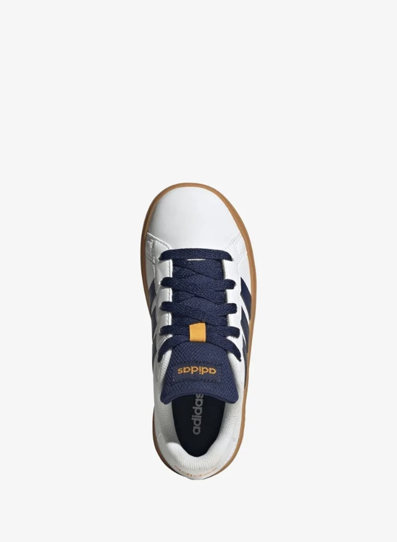 adidas حذاء جراند كورت . للأطفال للجنسين