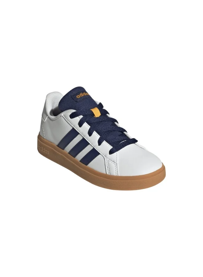 adidas حذاء جراند كورت . للأطفال للجنسين