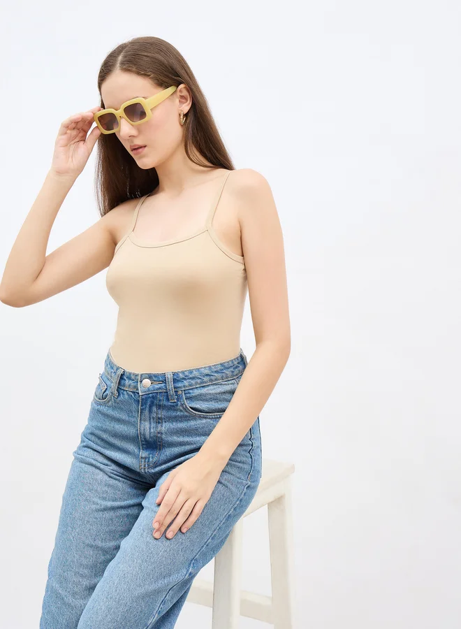 Styli Styli Fitted Solid Scoop Neck Strappy Tank