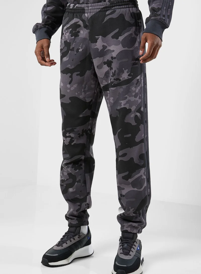 adidas Originals Graphics Camo Joggers