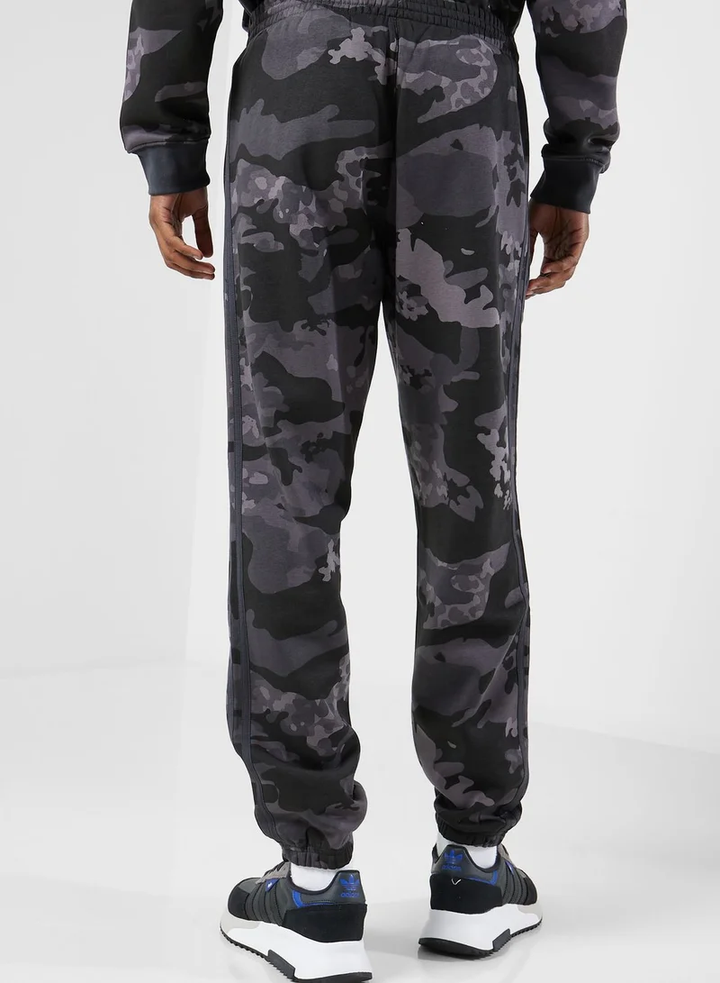 adidas Originals Graphics Camo Joggers