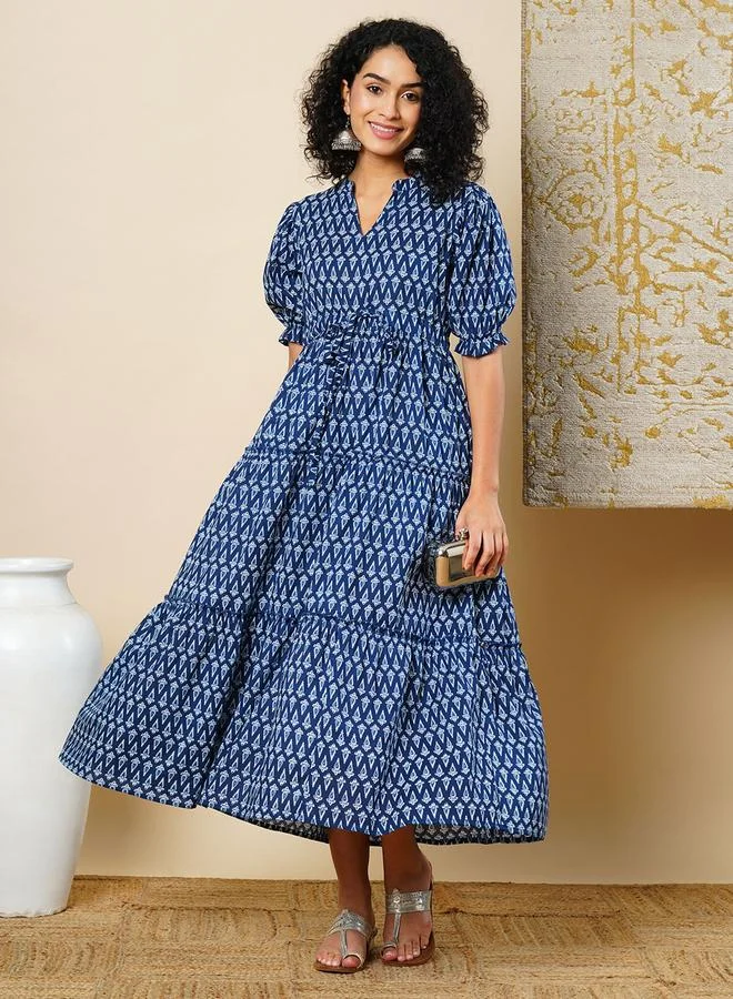 جلو باص فستان طويل بطبعة زخرفية عرقية كاملة وطبقات