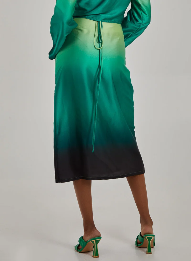 بينك فانيلا تنورة ميدي بخصر مربوط وفتحة جانبية بتدرج لوني