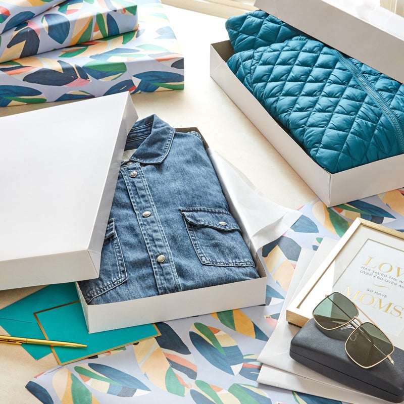 Hallmark White Gift Boxes, Assorted Sizes (12 Boxes with Lids: 4 Small 11", 4 Medium 14", 4 Large 16") for Valentine's Day, Birthdays, Mother's Day, Baby Showers and More - Image 2