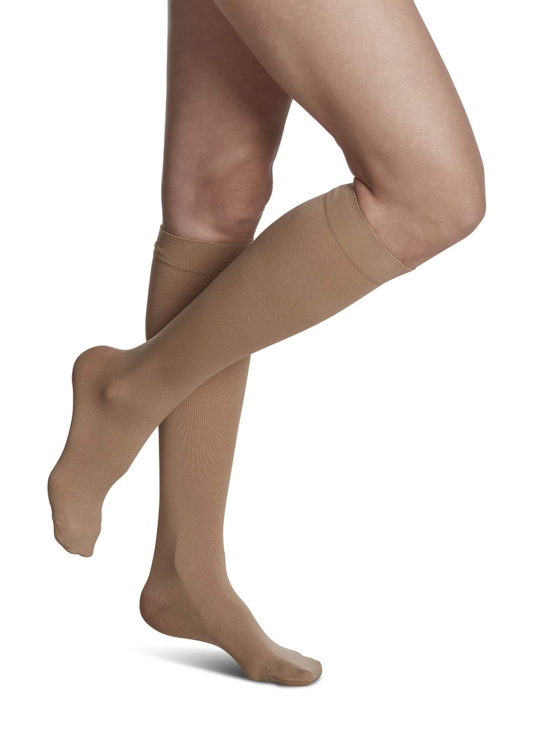 Sigvaris Women؟ S Soft Epaque 840 مغلق الجوارب عالية العجل عالية العجل 20-30mmhg