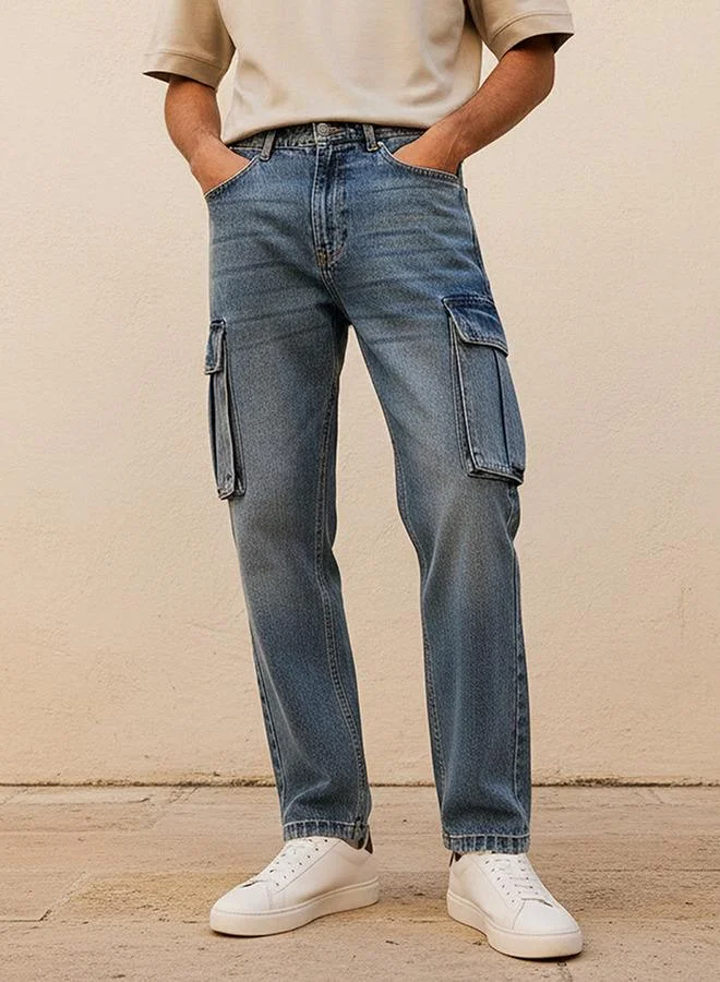Men Regular Fit Mid Rise Cargo Jeans