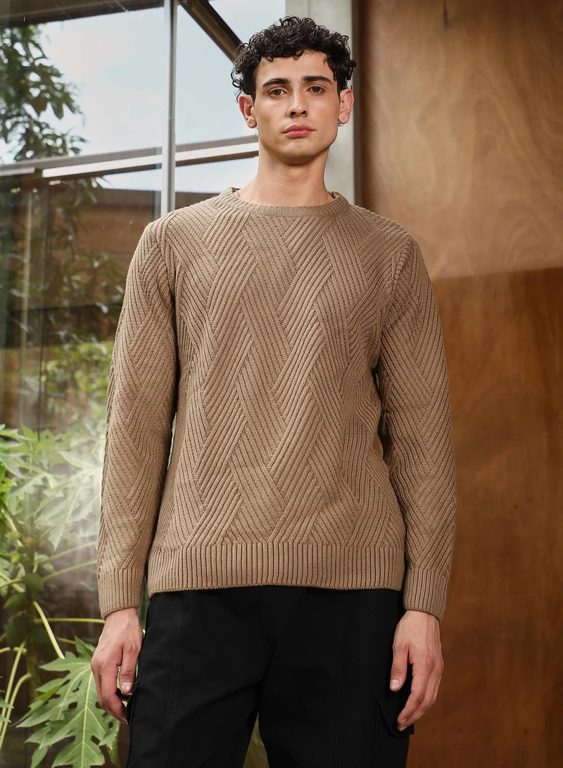 كامبوس سوترا كنزة رجالية محبوكة بنقش سلة بيج فاتح بياقة مستديرة وأكمام مضلعة وفتحة سحب وحافة مستقيمة مضلعة. نقش سادة للاستخدام اليومي والكاجوال.