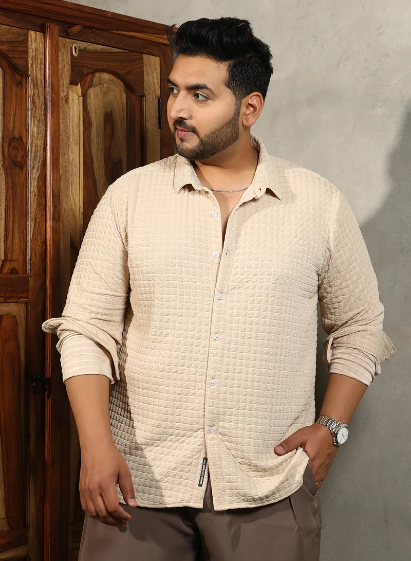 انستافاب بلس قميص رجالي مقاس كبير بنقشة مكعبات بيج فاتح