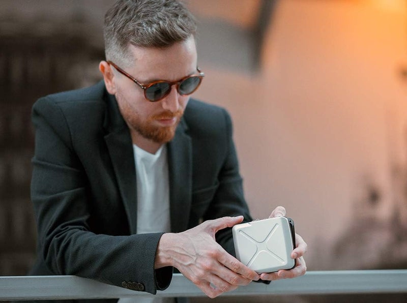 Aluminum code wallet, lockable with a 3 digit code, RFID protection against fraud and demagnetization, secured card holder - Image 4