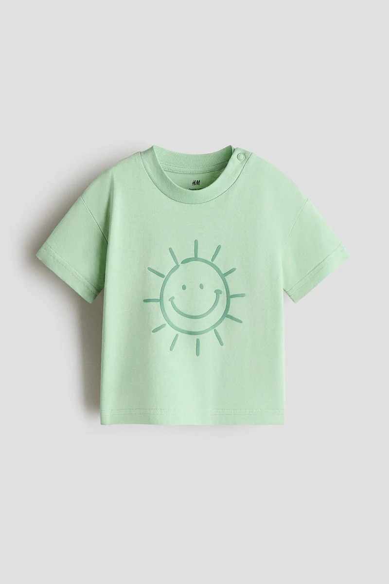 اتش اند ام تي-شيرت مزين بطبعة