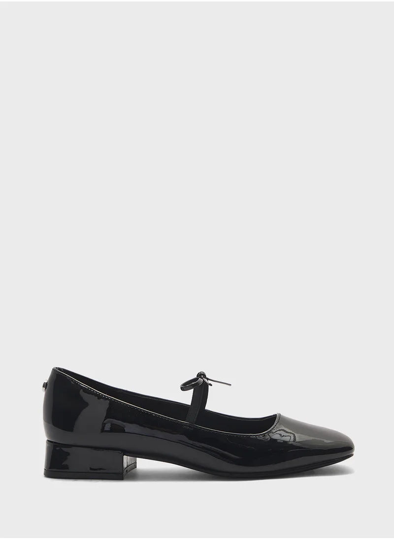 ستيف مادن Egret Pointed Toe Low Heel Pumps