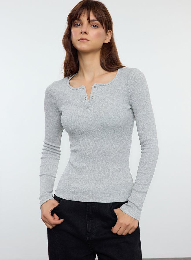 trendyol Gray Melange Snap Fastener Fitted/Closed Ribbed Stretchy Knitted Blouse TWOAW25BZ00080 - Image 2