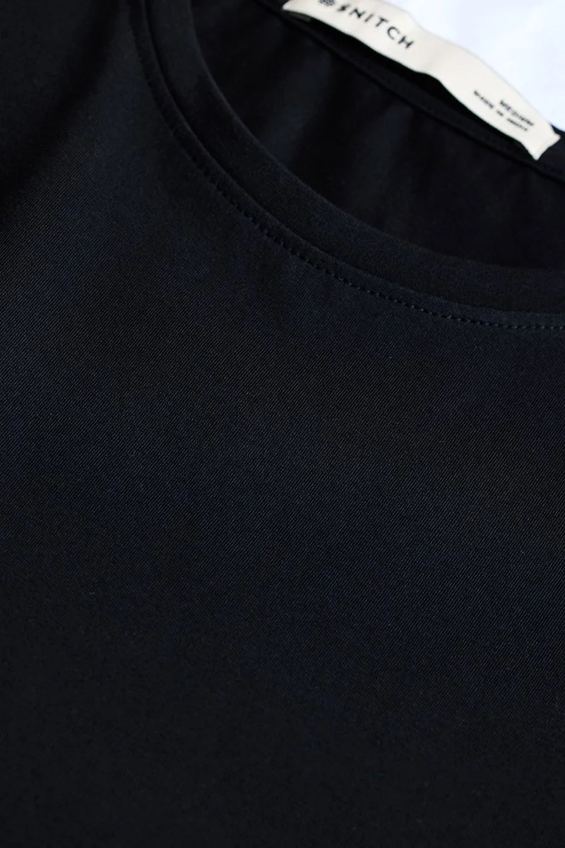 سنيتش تيشيرت أسود بقصة ضيقة ومرونة رباعية الاتجاهات