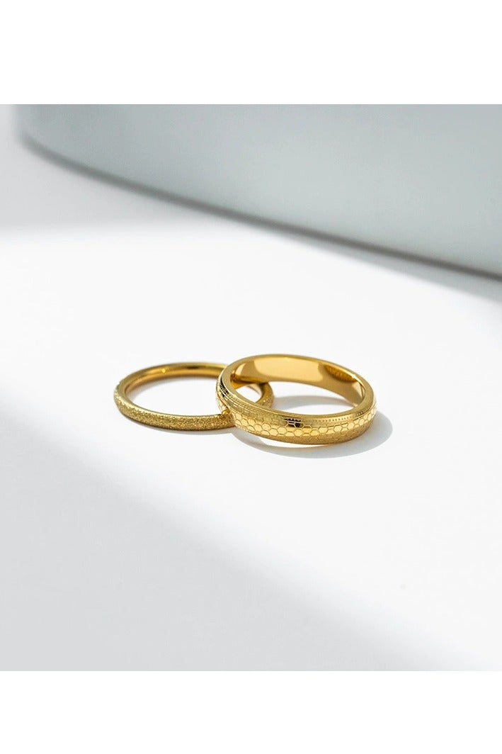 أوليس فيرس  خاتم نسائي ذهبي سداسي الشكل من التيتانيوم والفولاذ مجموعة من قطعتين قابل للارتداء معا مقاس 8 أمريكي - Image 2