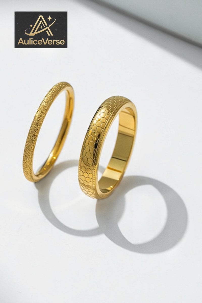 أوليس فيرس  خاتم نسائي ذهبي سداسي الشكل من التيتانيوم والفولاذ مجموعة من قطعتين قابل للارتداء معا مقاس 8 أمريكي - Image 1