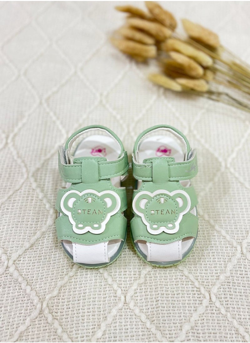 Printed Children's Light-Up Sandals With Hook-And-Loop Closure - pzsku/ZA8FF9AF0FAD5EC8E1B53Z/45/_/1721774822/d7563bf0-36d5-42e1-8d61-56852f4fe42d