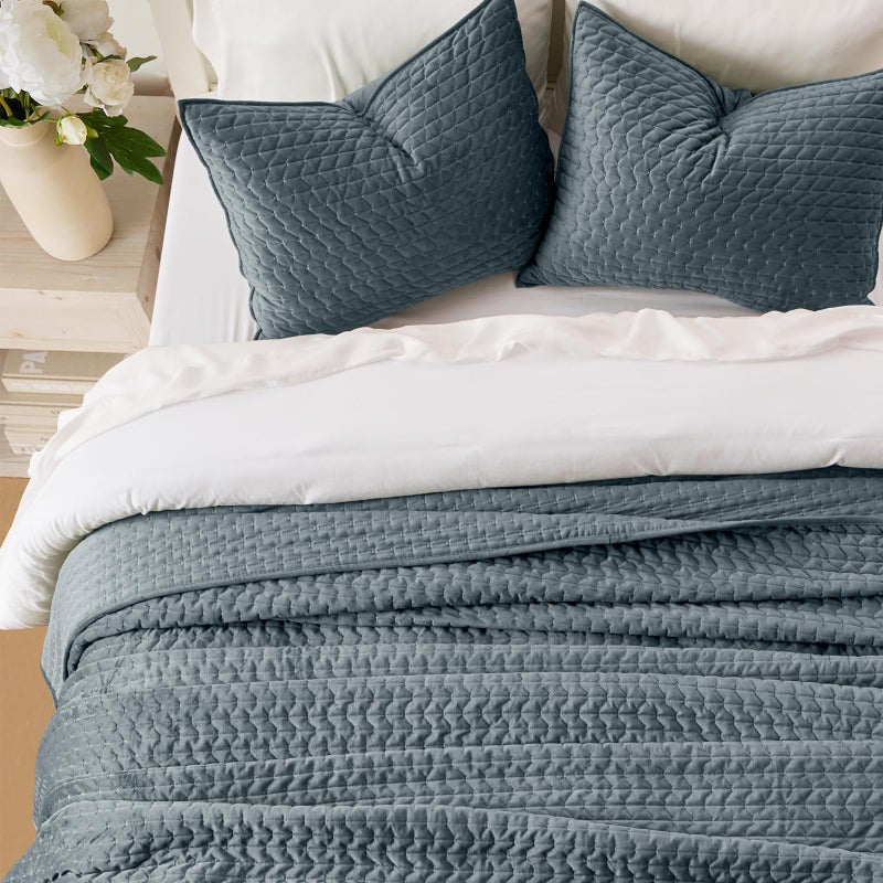 EverGrace Luxury Velvet Quilt Bedding Set Full Queen Size 3 Pieces with Pillow Shams, Soft Cross-Stitch Velvet Comforter Set, Lightweight Coverlet Bedspread for All Seasons, Stormy Blue - Image 2