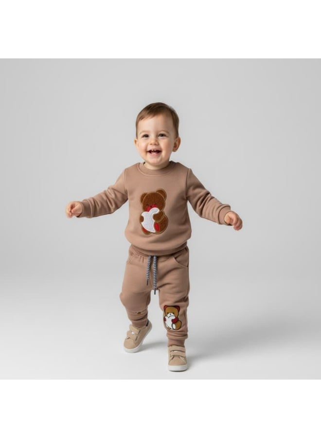 LOOFI Boys' kids' clothing set, 2 pieces: sweatshirt and sweatpants with a winter bear print - brown - Image 1