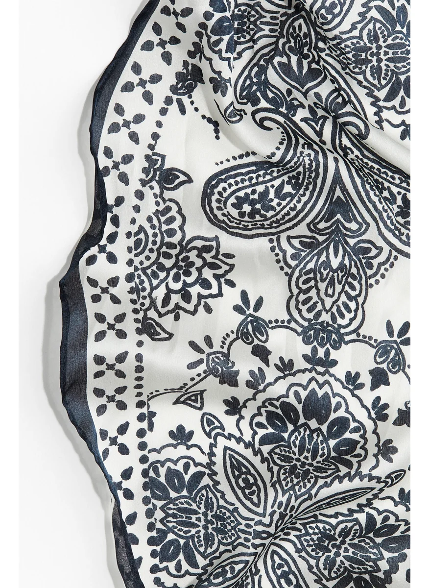 اتش اند ام Diamond-Shaped Scarf