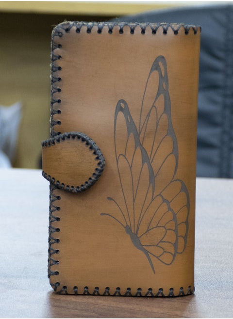 Handmade Genuine Leather Wallet – Premium Quality & Elegant Design!  100% genuine leather Unique laser engraving detail Magnetic clasp for secure closure Internal zipper with multiple compartments Luxurious lining and photo mesh Size: 9×20 cm – practical and stylish Plenty of card slots and large pockets for organized storage Available now at the best price on  Noon with fast and safe delivery!