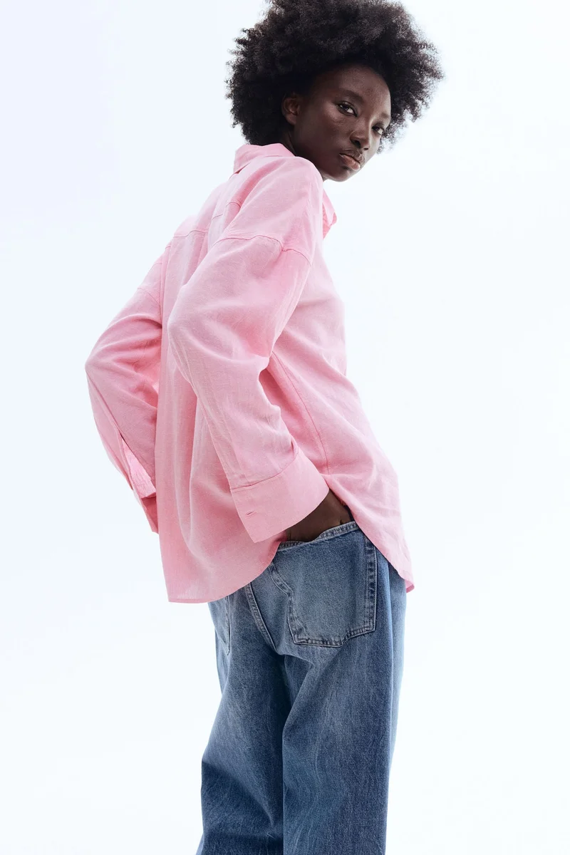 اتش اند ام قميص من مزيج الكتان بقصّة فضفاضة