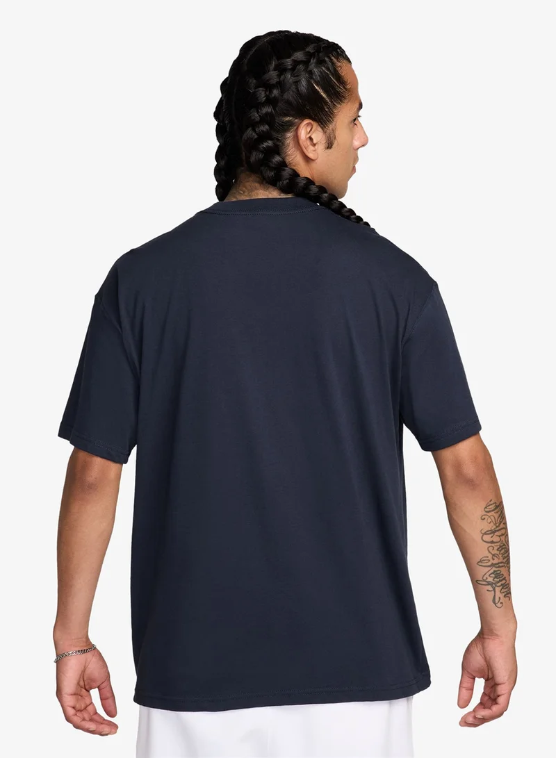 نايكي تيشيرت إن إس دبليو بقصة فضفاضة