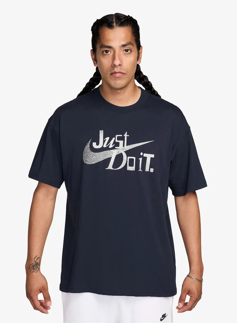 نايكي تيشيرت إن إس دبليو بقصة فضفاضة