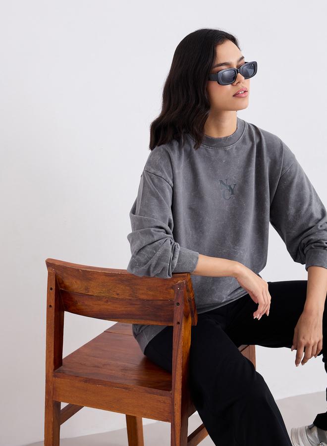 Styli Charcoal Slogan Print Longline Sweatshirt - Image 5