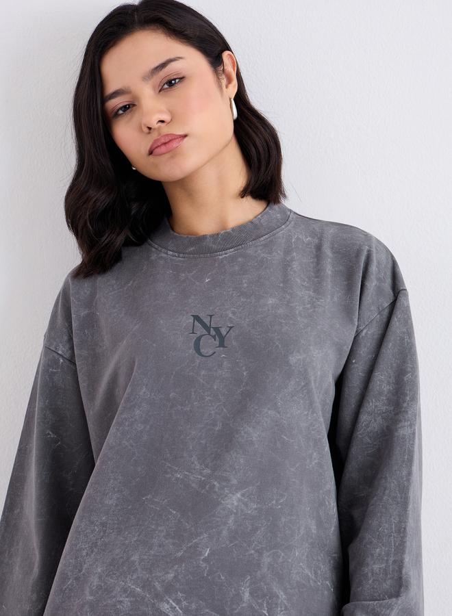 Styli Charcoal Slogan Print Longline Sweatshirt - Image 3