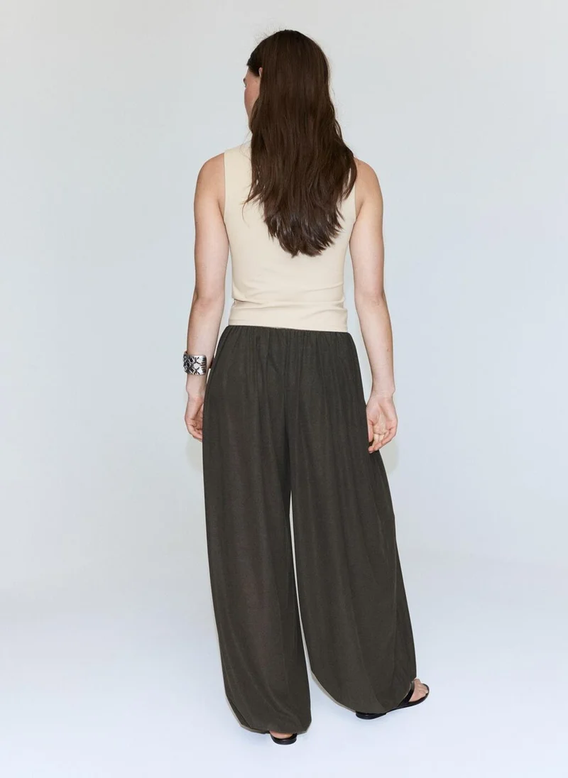 مانجو Fitted V-Neck Top