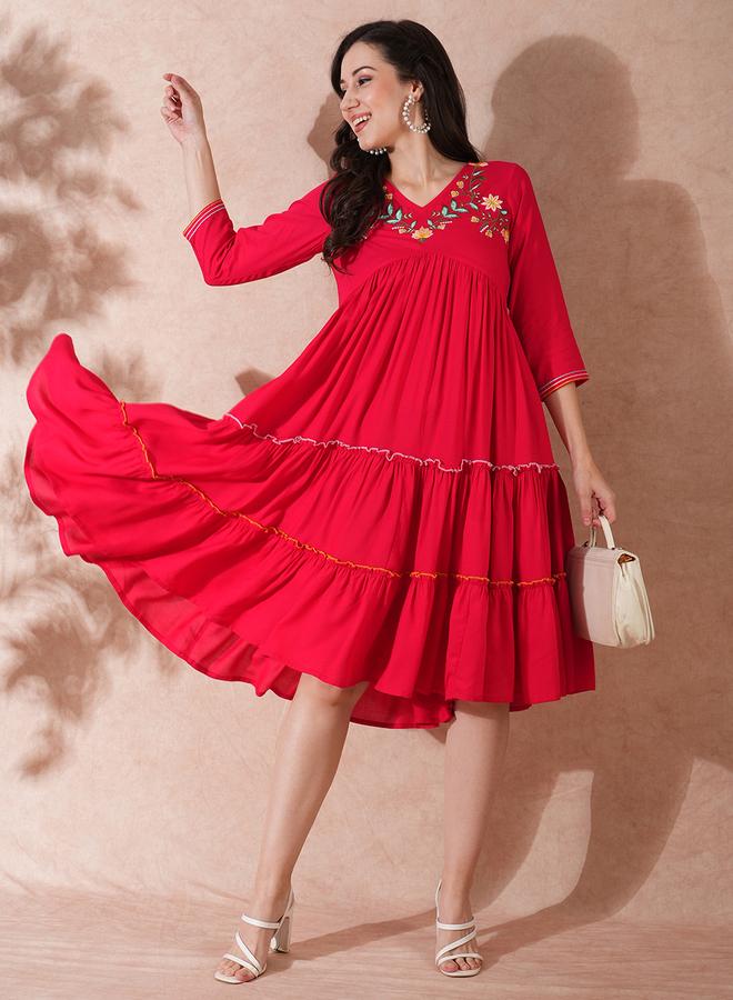 جلو باص فستان قصير بتفاصيل مُطرزة - Image 1