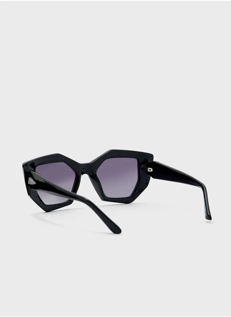 GUESS Oversized Sunglasses