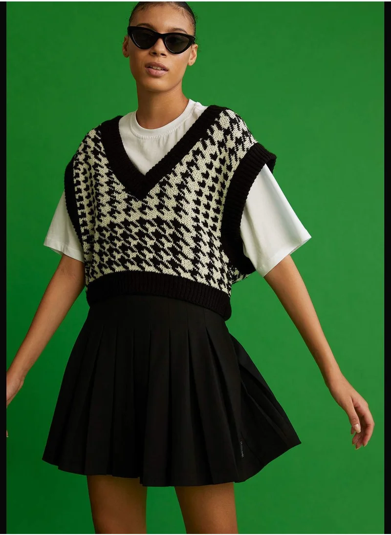 DeFacto V-Neck Check Patterned Knitwear Sweater