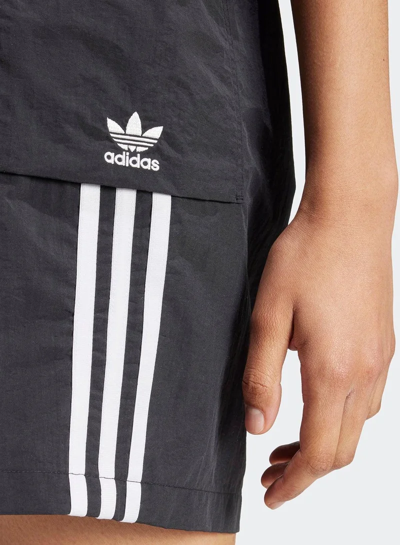 adidas شورتات كارغو  للنساء أسود أوريجينالز