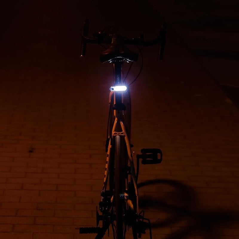 ماونتن جير مصباح خلفي للدراجة قابل لإعادة الشحن عبر منفذ USB من شركة Mountain Gear، بلون أبيض ساطع، مزود بمصباح يدوي لزيادة السلامة أثناء ركوب الدراجة، لون أسود، موديل S - Image 4