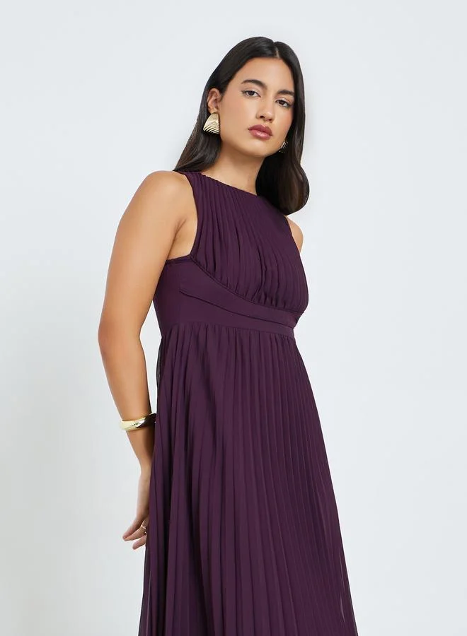 Styli Maroon Pleated Sleeveless Maxi Dress