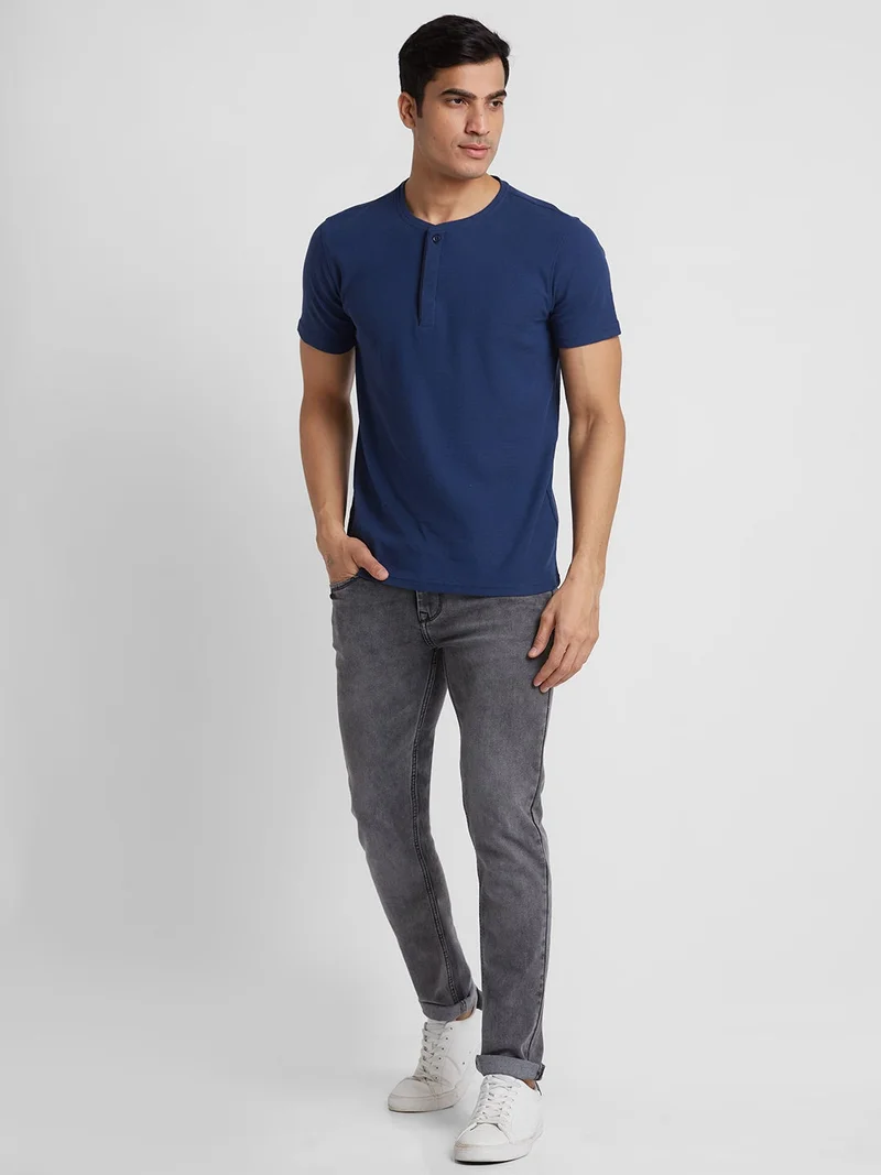 globus Globus Men Navy Solid Henley Neck Cotton Regular Fit Casual T-shirt