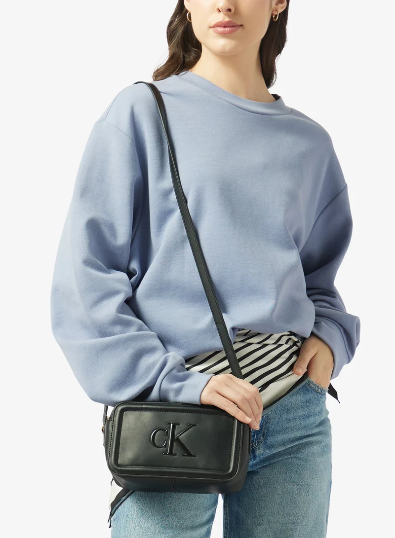 كالفن كلاين حقيبة كاميرا بشعار بارز