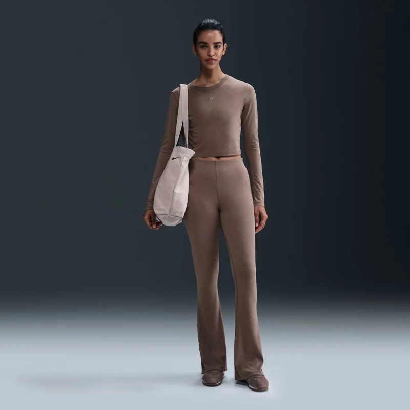 نايكي ليقنقز رياضي تشيل نيت بقصة أرجل واسعة للنساء