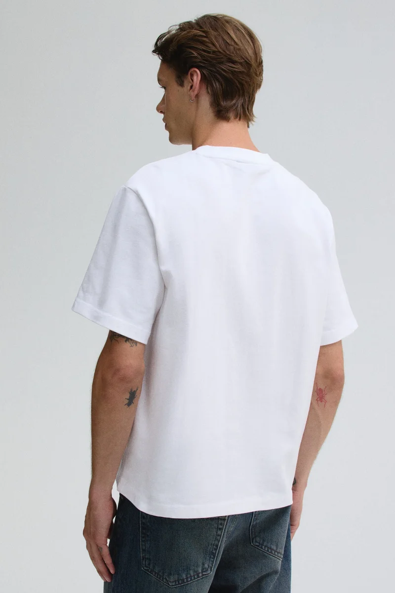 اتش اند ام تي-شيرت مطبوع بقصة عادية