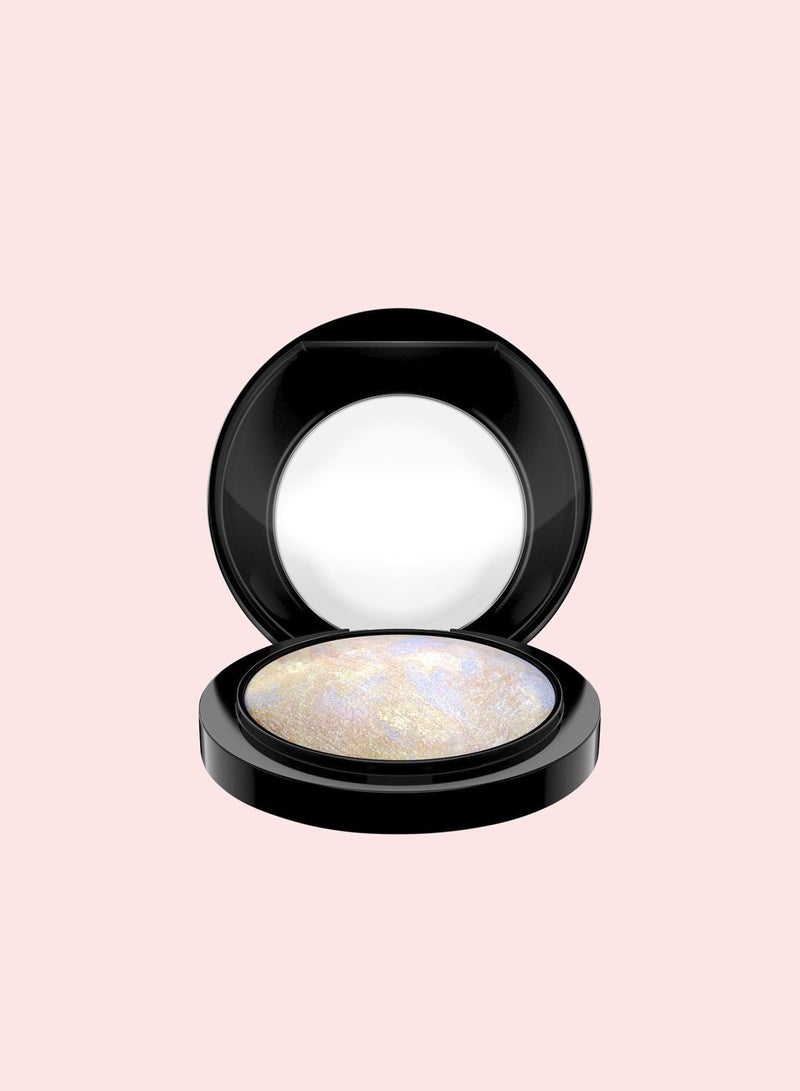 MAC Cosmetics Mineralize Skinfinish Highlighter - Lightscapade - Image 2