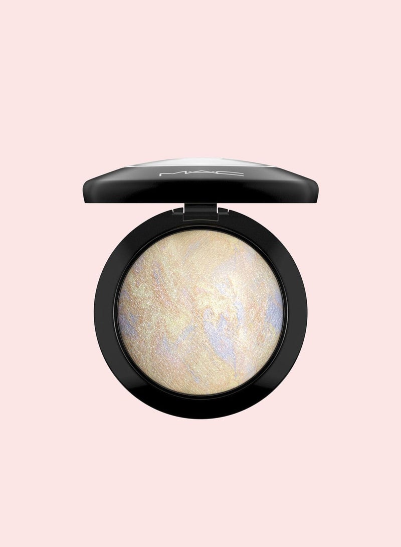 MAC Cosmetics Mineralize Skinfinish Highlighter - Lightscapade - Image 1