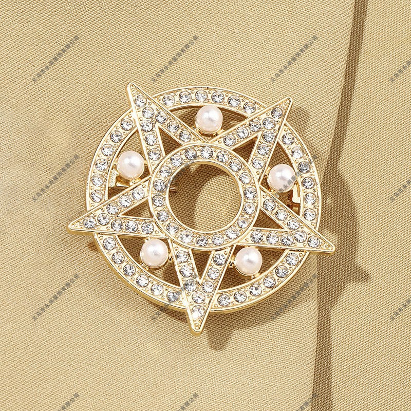 Retro Magic Array Pentagram Pearl Simple Hollow Diamond Suit Sweater Brooch - Image 4