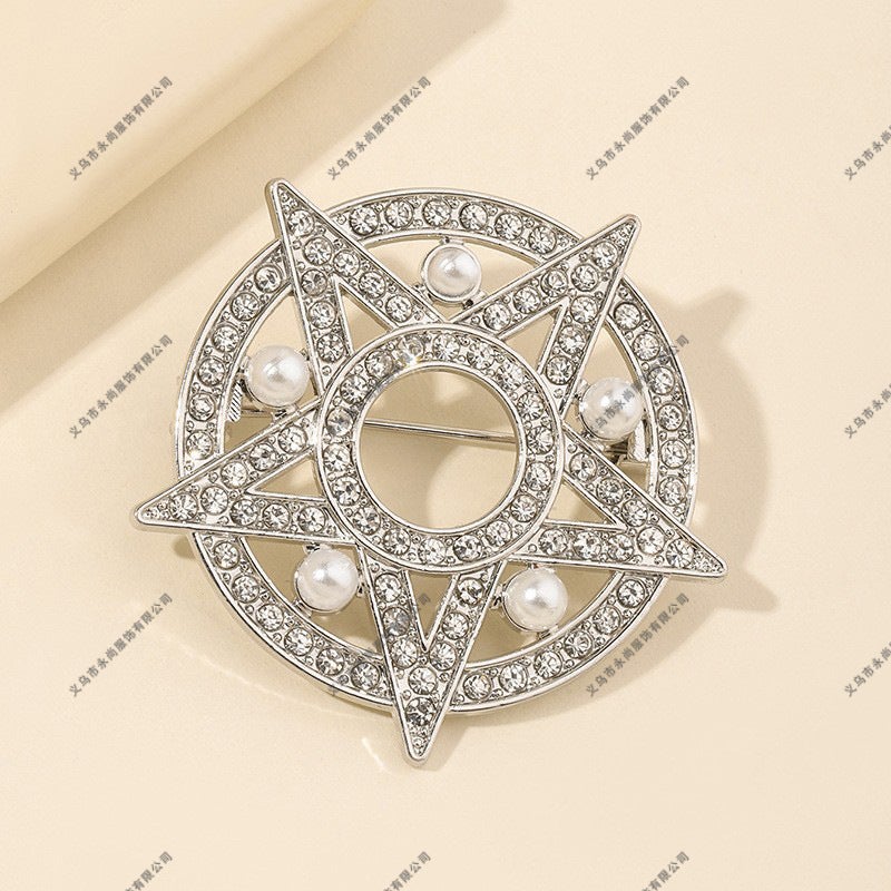 Retro Magic Array Pentagram Pearl Simple Hollow Diamond Suit Sweater Brooch - Image 3