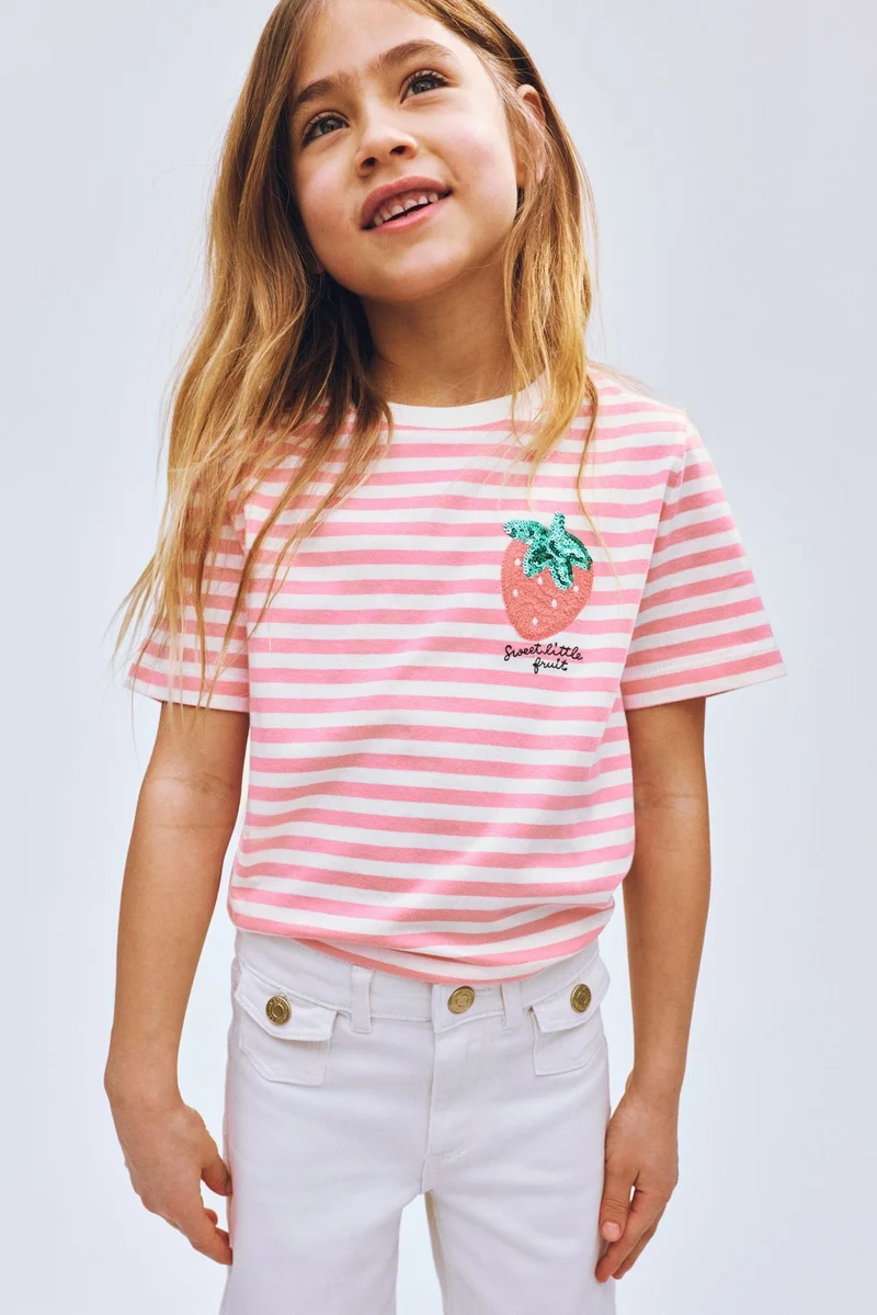 اتش اند ام تي-شيرت بتفاصيل مزخرفة